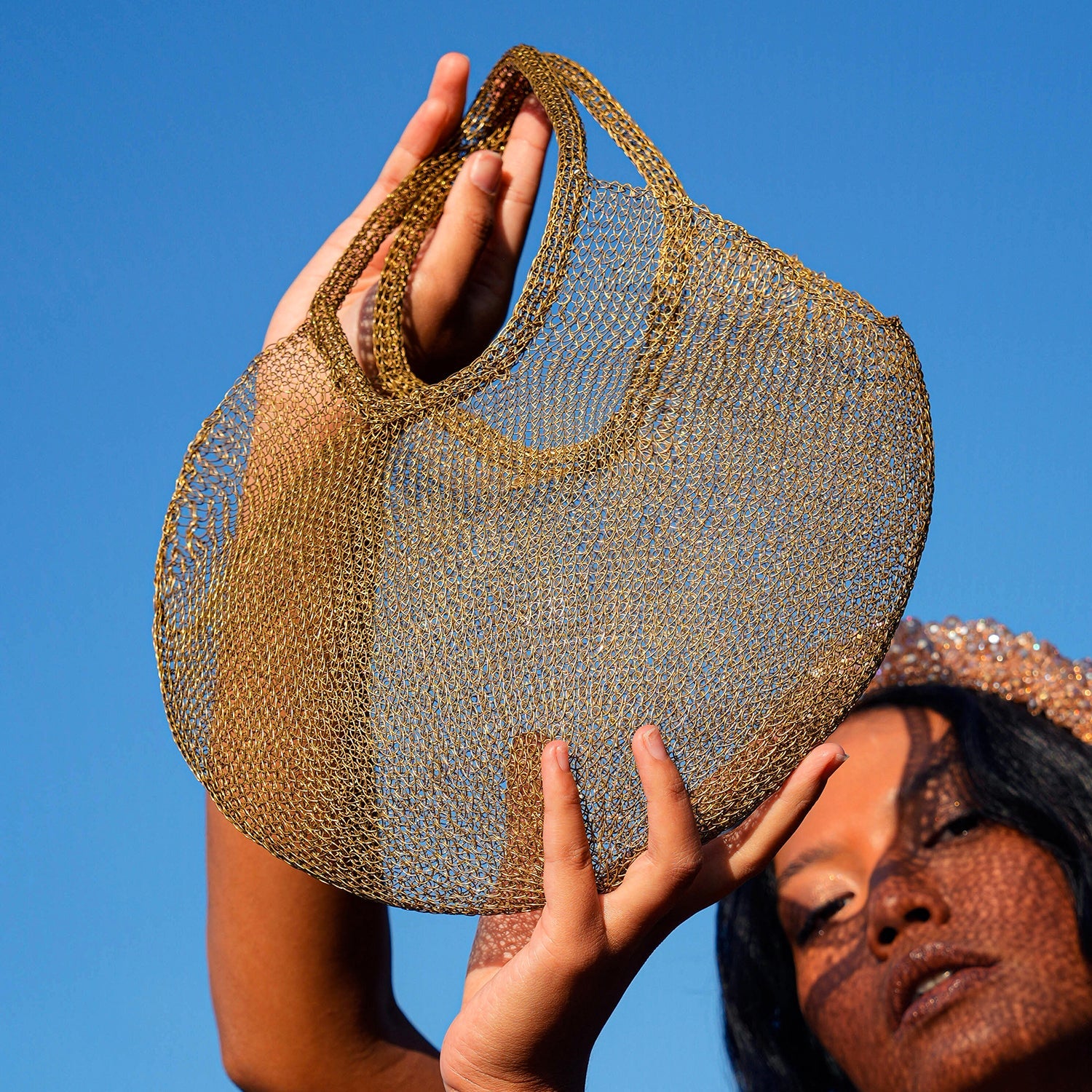 Sol Mesh Wire Tote Bag In Dark Gold